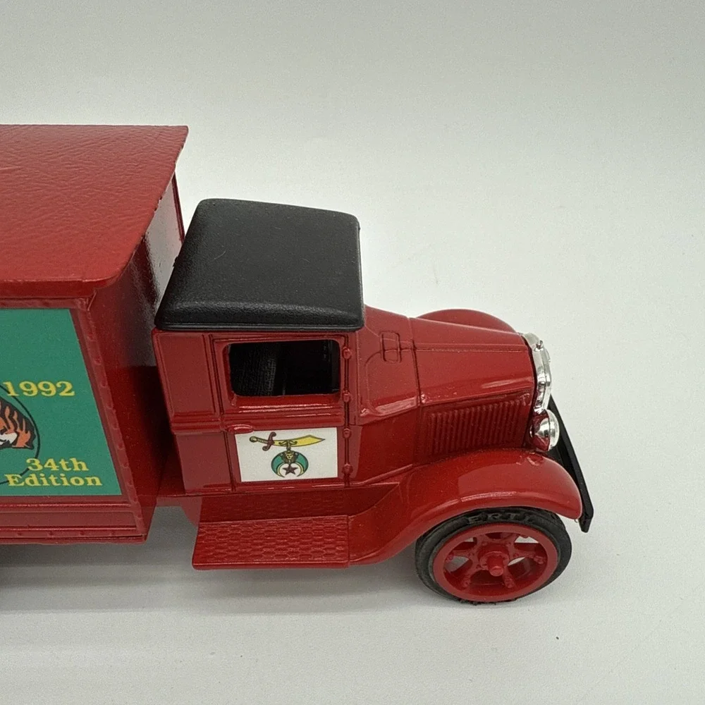 Ertl 1931 Hawkeye Kazim Temple Shrine Circus Truck Bank